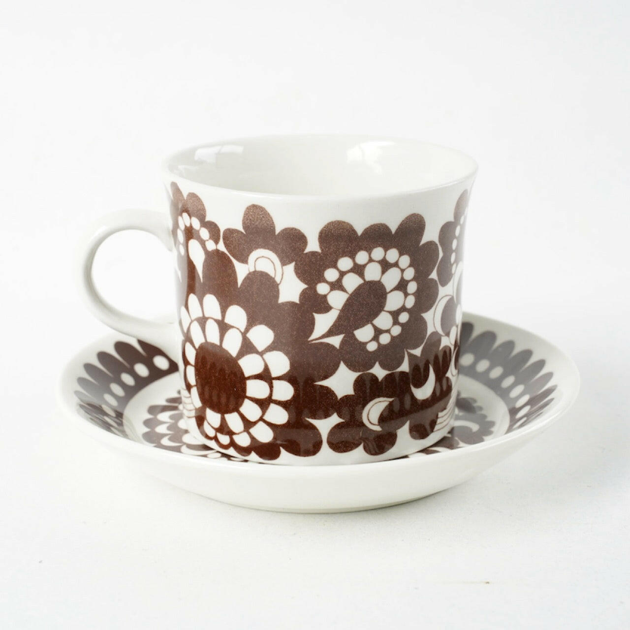 アラビア（ARABIA）100周年記念モデル ブラウンのマグカップ＆ソーサー - ディテール 2