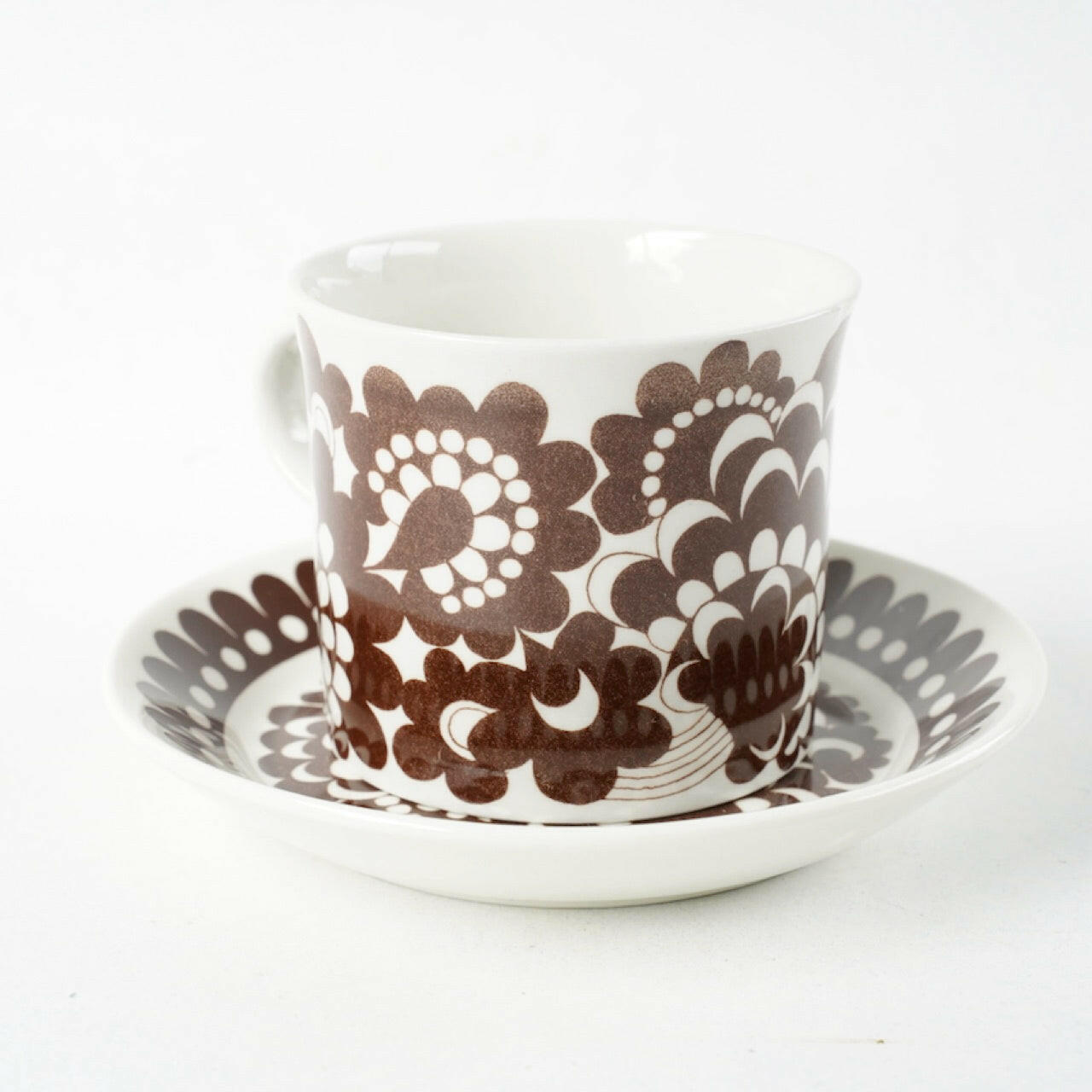 アラビア（ARABIA）100周年記念モデル ブラウンのマグカップ＆ソーサー - ディテール 3