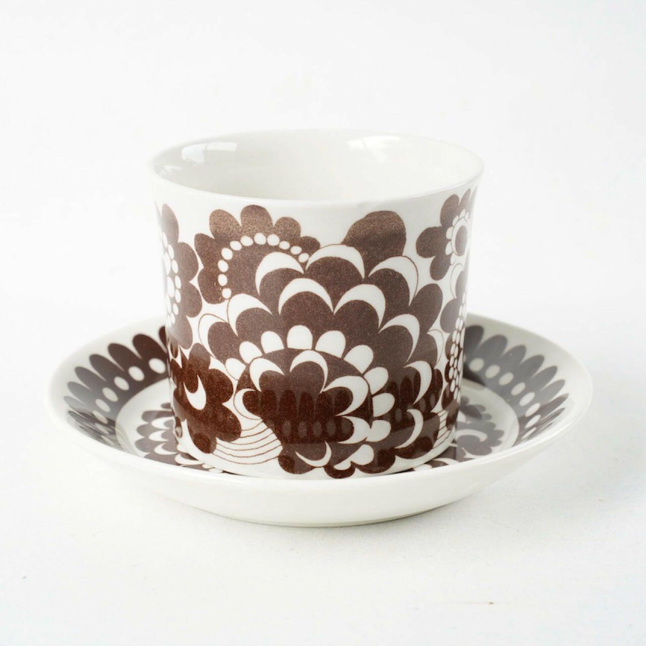 アラビア（ARABIA）100周年記念モデル ブラウンのマグカップ＆ソーサー - ディテール 4