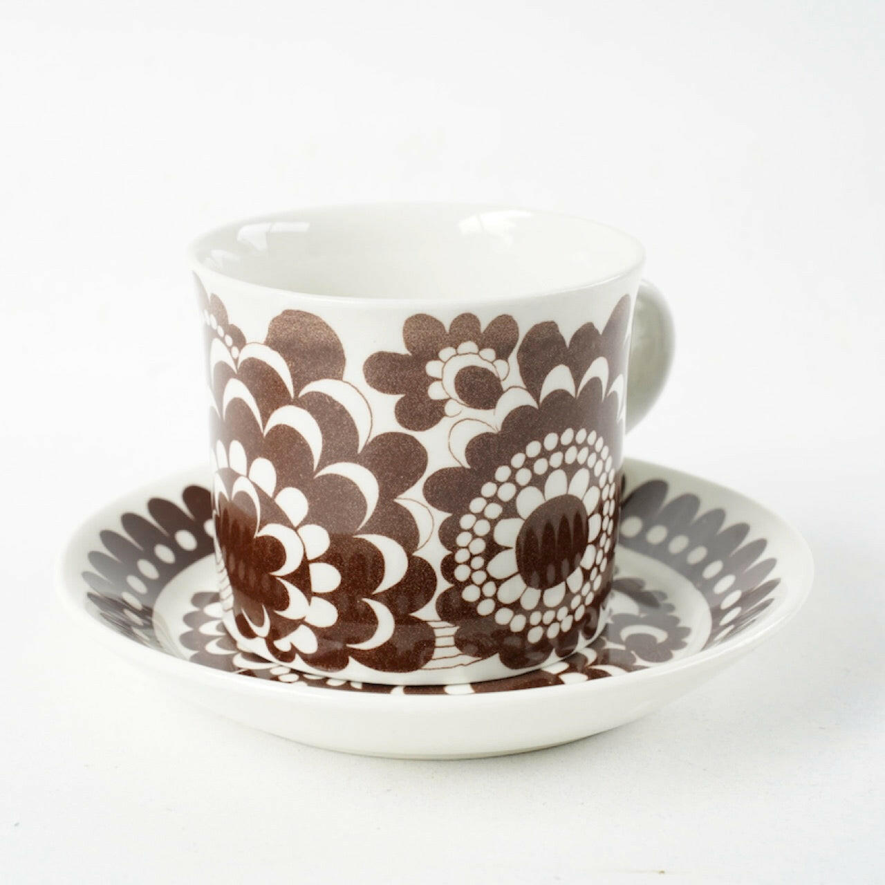 アラビア（ARABIA）100周年記念モデル ブラウンのマグカップ＆ソーサー - ディテール 5