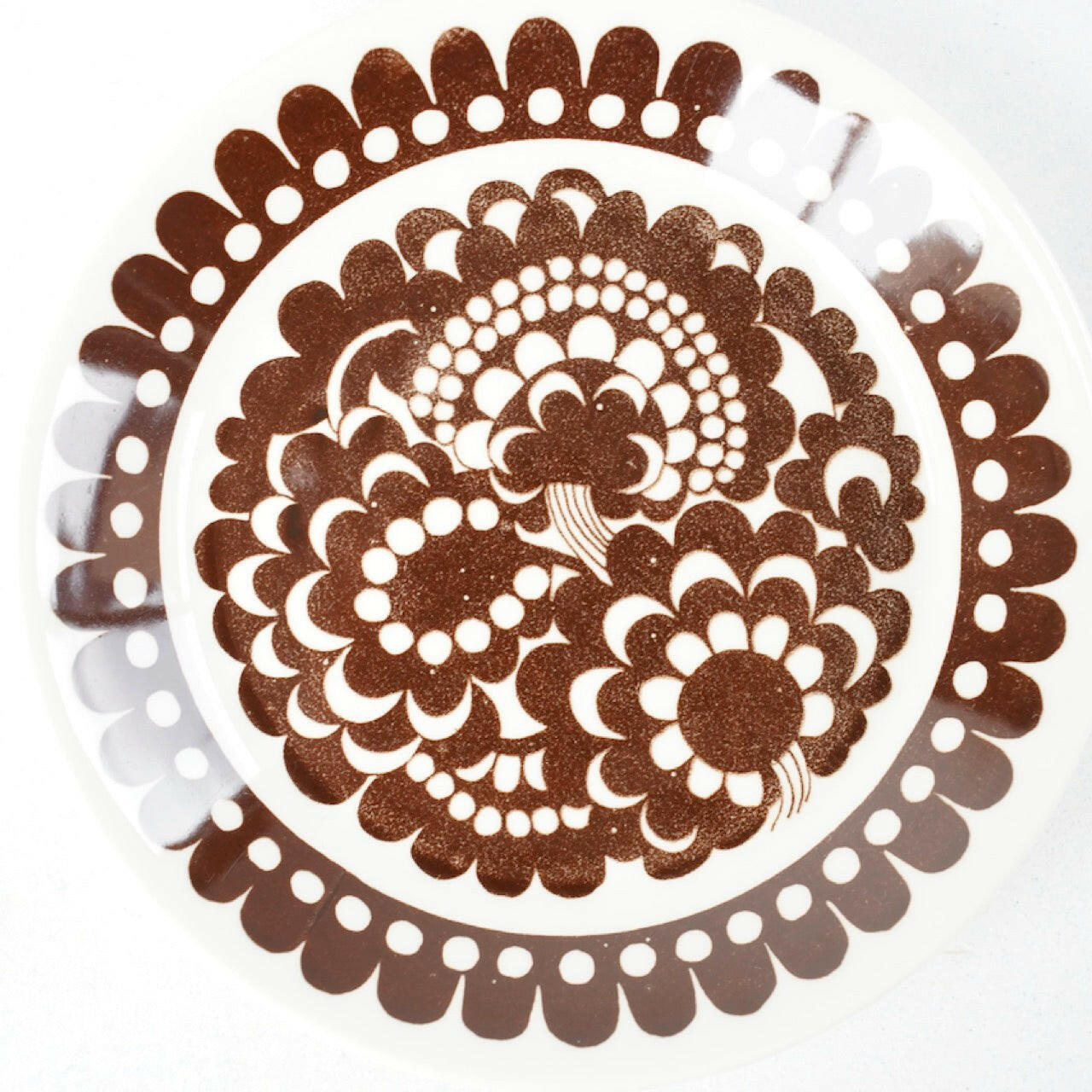 アラビア（ARABIA）100周年記念モデル ブラウンのマグカップ＆ソーサー - ディテール 10