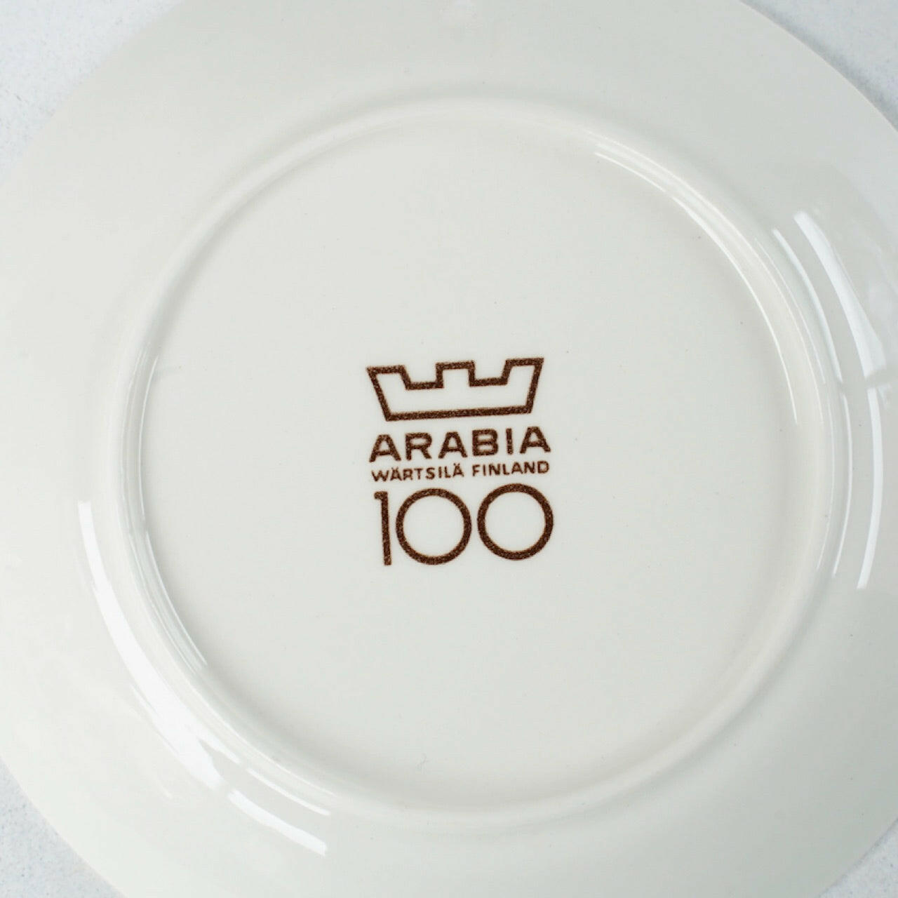 アラビア（ARABIA）100周年記念モデル ブラウンのマグカップ＆ソーサー - ディテール 12