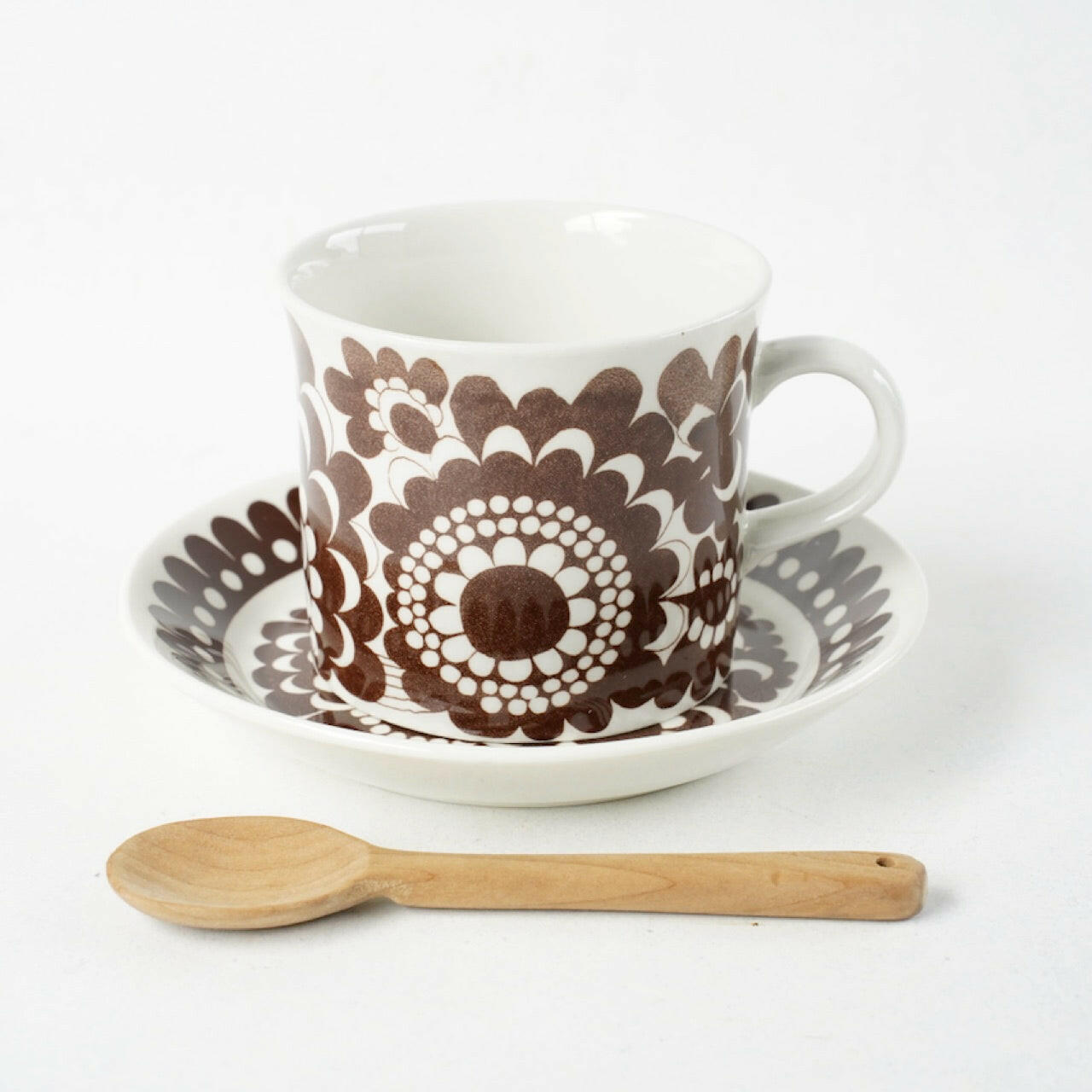 アラビア（ARABIA）100周年記念モデル ブラウンのマグカップ＆ソーサー - ARABIA - 北欧食器タックショミュッケ