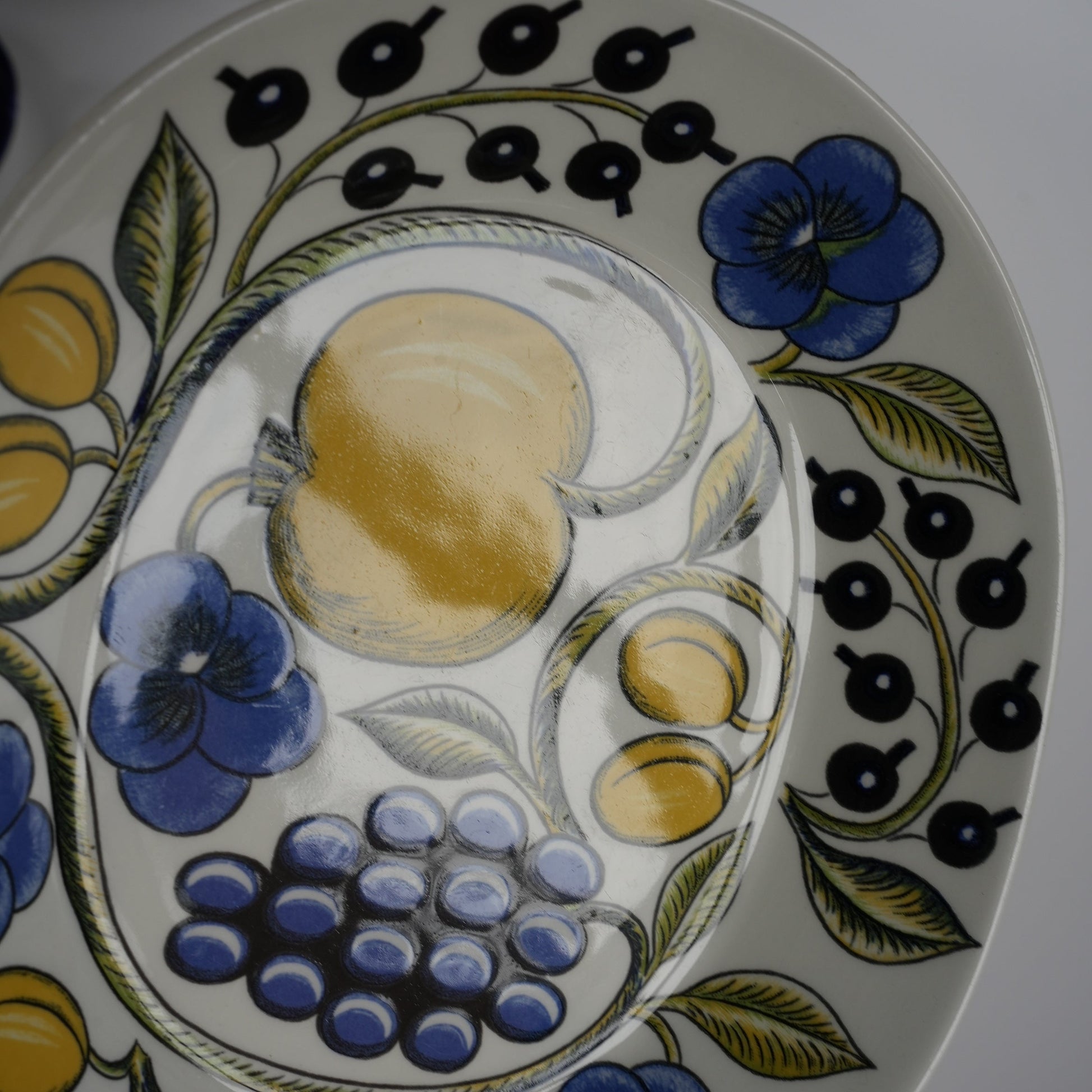 珍品【ヴィオラロゴ】アラビア（ARABIA）パラティッシ（Paratiisi）深皿 スープ皿22cm - バックスタンプ・裏印