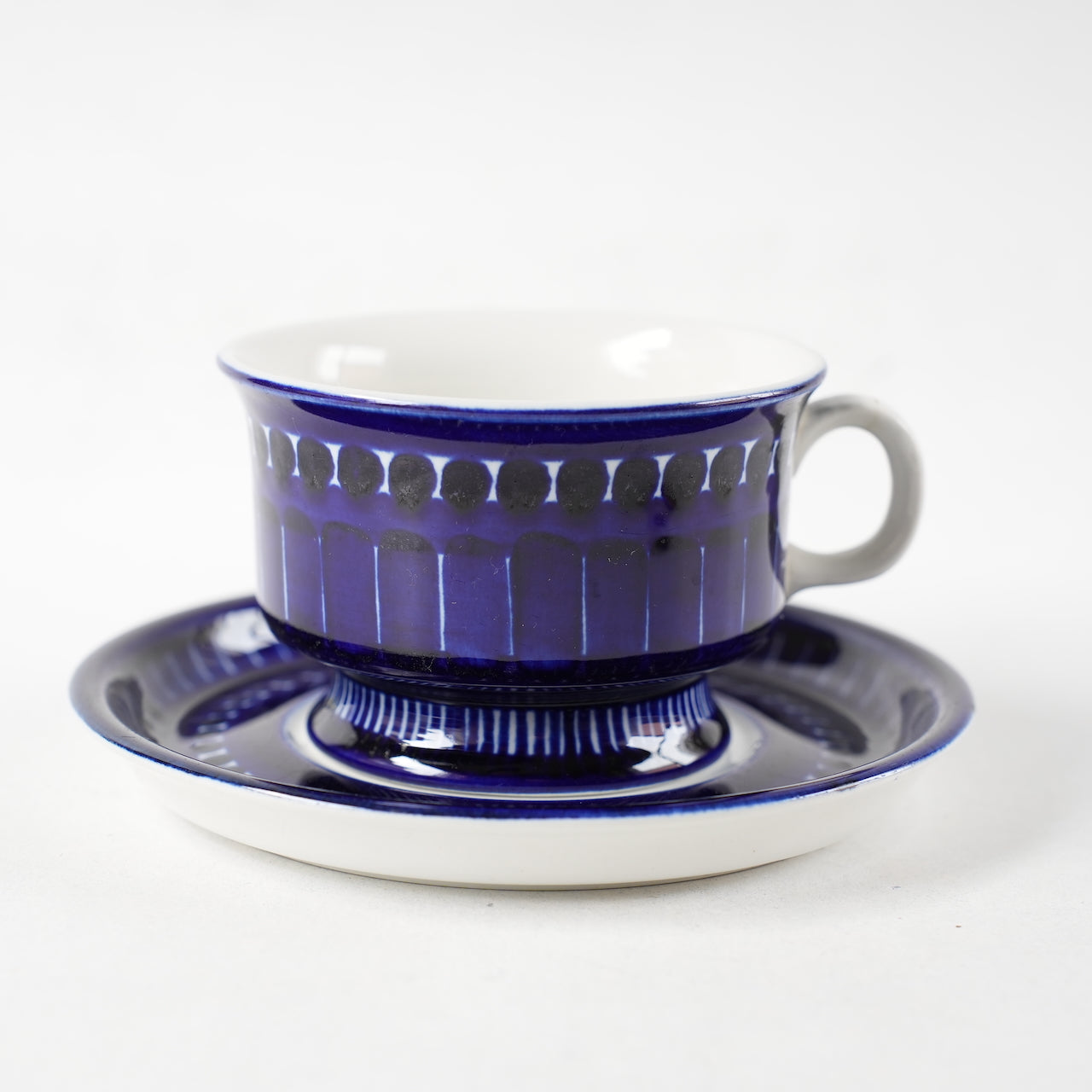 極美品 アラビア（ARABIA）バレンシア（Valencia）ティーカップ＆ソーサー - 全体像