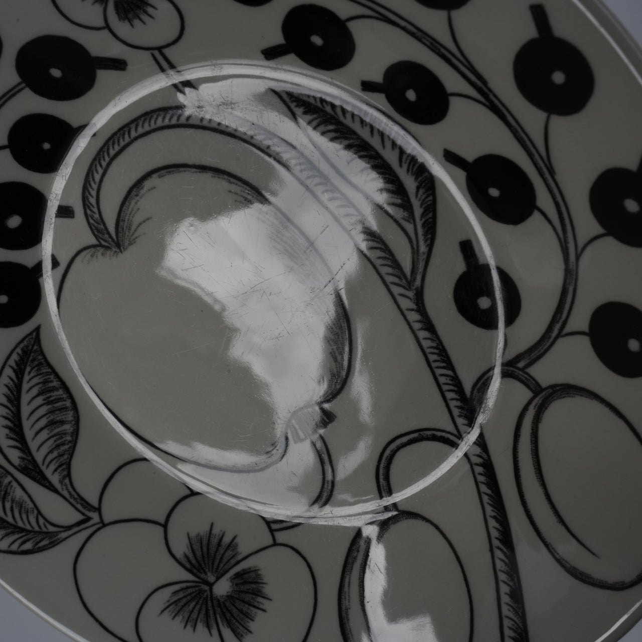 初期モデル アラビア（ARABIA）パラティッシ（Paratiisi）ブラック ティーカップ＆ソーサー コンディション詳細