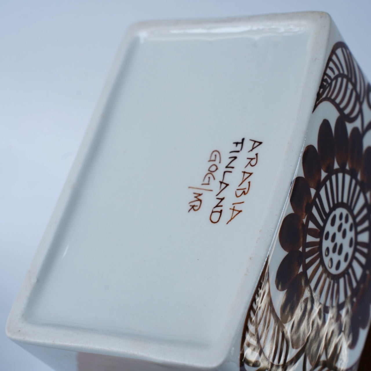 アラビア（ARABIA）アトリエAtelje GOG茶色のソルトボックス | 北欧