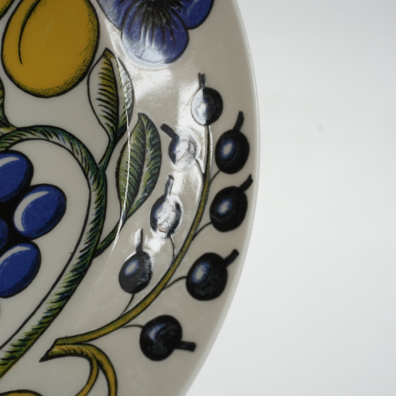 1988年製 ARABIA（アラビア）パラティッシ（Paratiisi）26cmプレート 裏面（バックスタンプ）