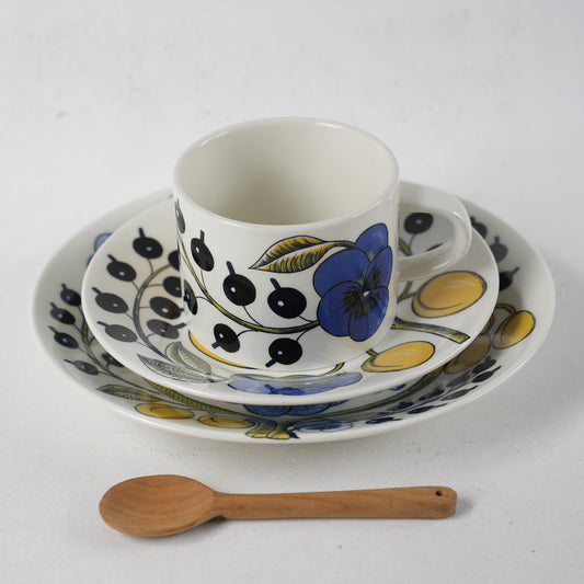 1971年製 アラビア パラティッシ（Paratiisi）ティーカップ＆ソーサー＆ケーキ皿 トリオ - ARABIA - 北欧食器タックショミュッケ