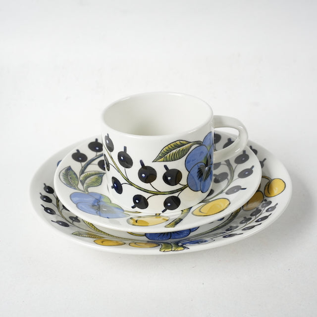 希少【ヴィオラロゴ】アラビア パラティッシ（Paratiisi）ティーカップ＆ソーサー＆ケーキ皿 トリオ - ARABIA - 北欧食器タックショミュッケ