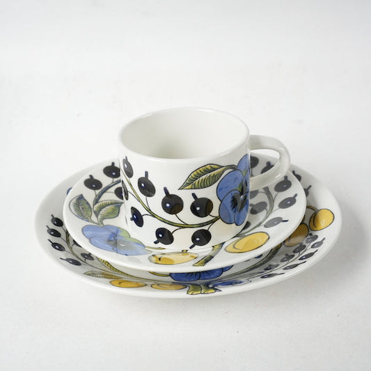 希少【ヴィオラロゴ】アラビア パラティッシ（Paratiisi）ティーカップ＆ソーサー＆ケーキ皿 トリオ - ARABIA - 北欧食器タックショミュッケ