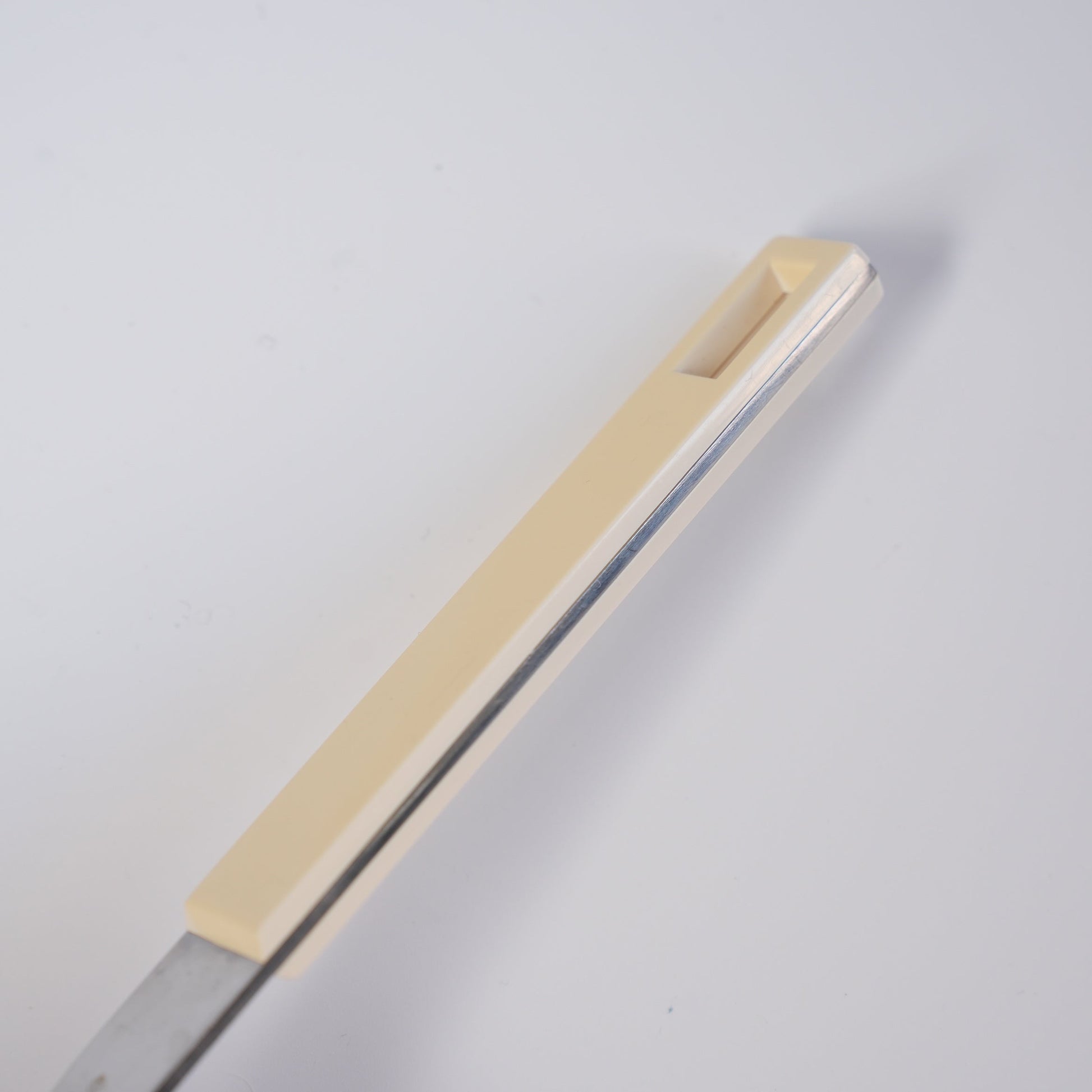 ボダ ビュッフェ（Buffé）スプーン 18cm シグネ・ペション=メリン デザイン - 側面