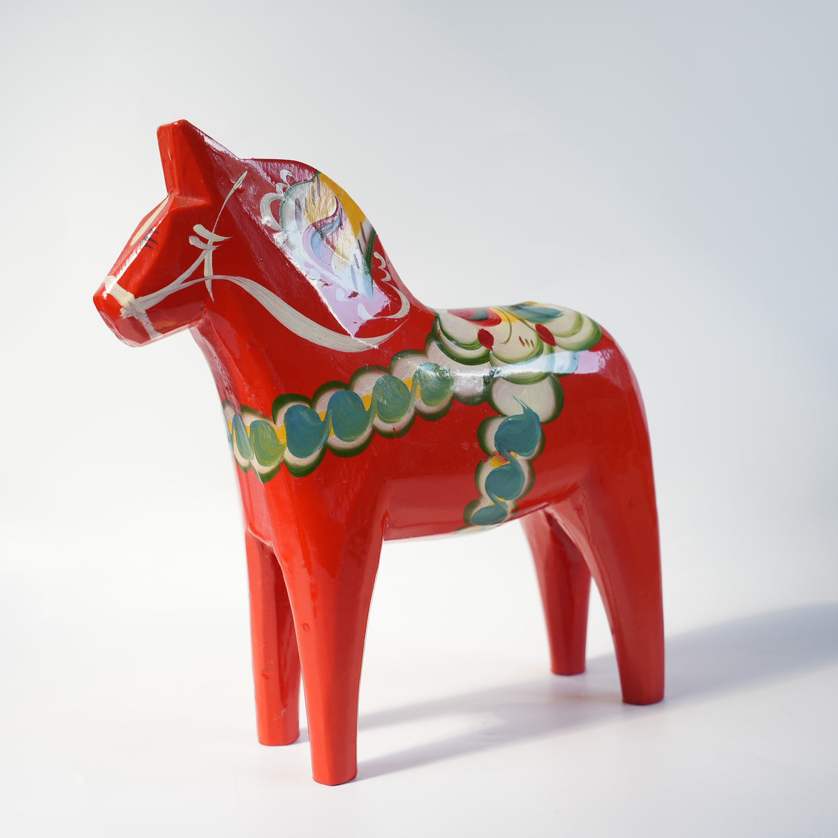ヴィンテージ アクタ・ダラヘムスロイド ダーラナホース 朱赤×クルビッツ 21.5cm 木製 スウェーデン民族工芸 別角度