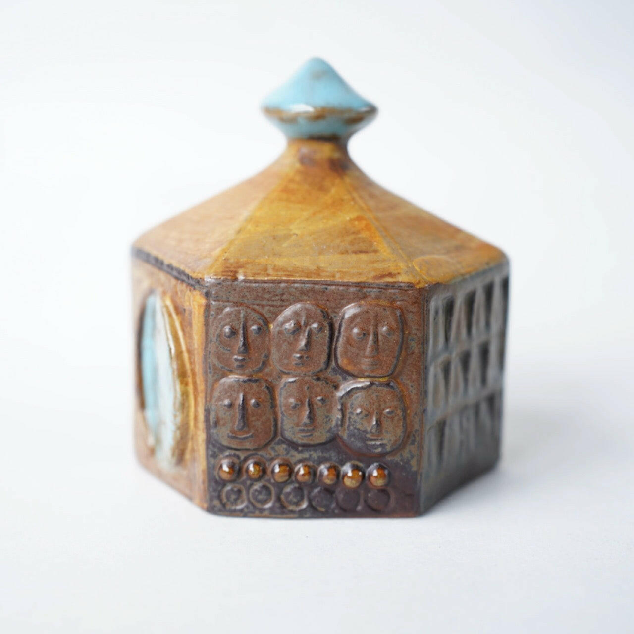 グスタフスベリ バグダッド（Baghad）No.3 六角形の家 - 側面