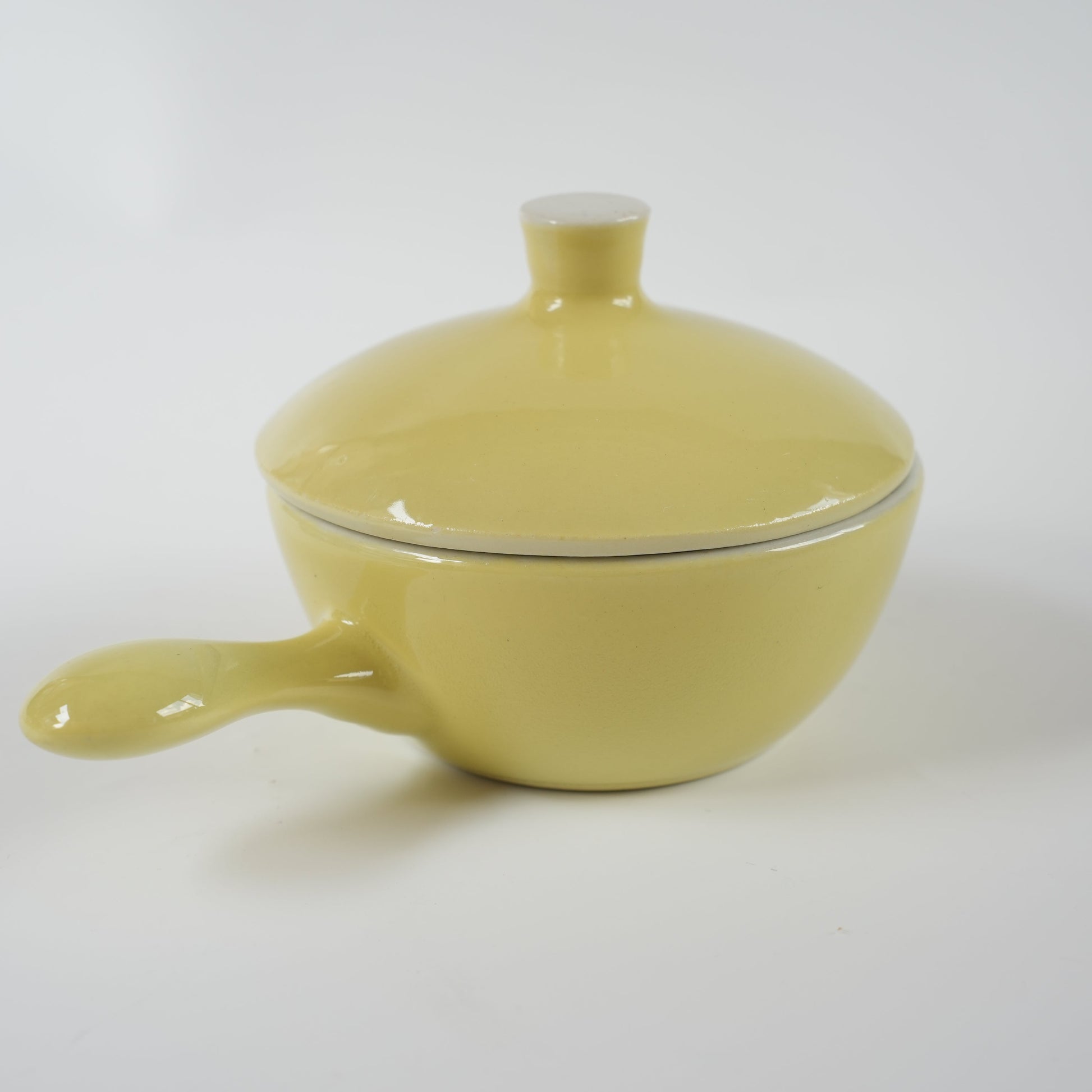 グスタフスベリ ゲフィール（Gefyr）蓋付きココット皿 イエロー 全体