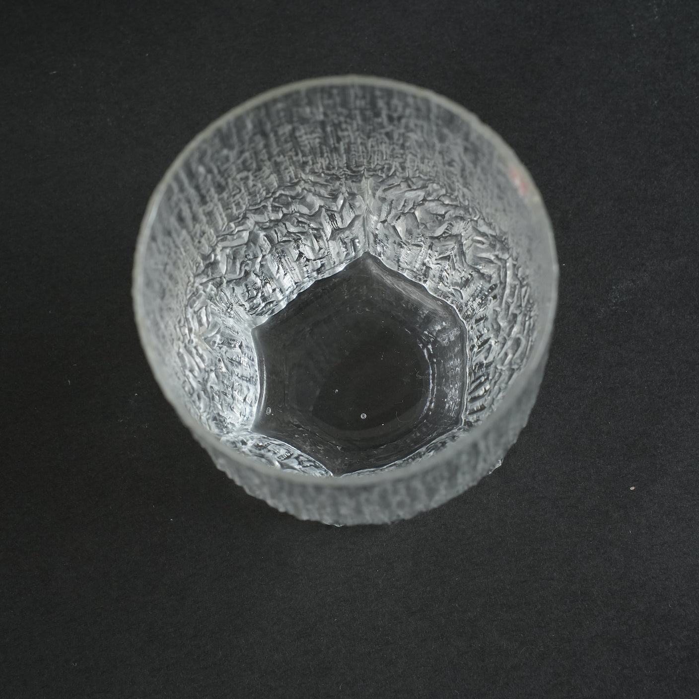 シールなし iittala（イッタラ）廃盤品 250ml タピオ・ヴィルカラ アスラク（Aslak）タンブラー 裏面（バックスタンプ）