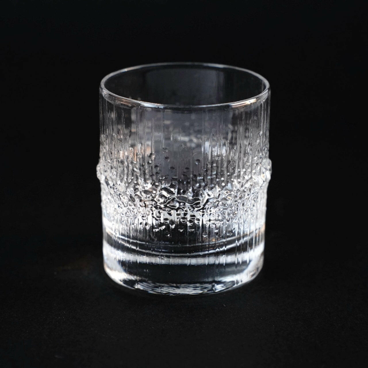 イッタラ（iittala）タピオ・ヴィルカラ ニヴァ（Niva）ヴィンテージ ショットグラス - デザイン・柄の詳細