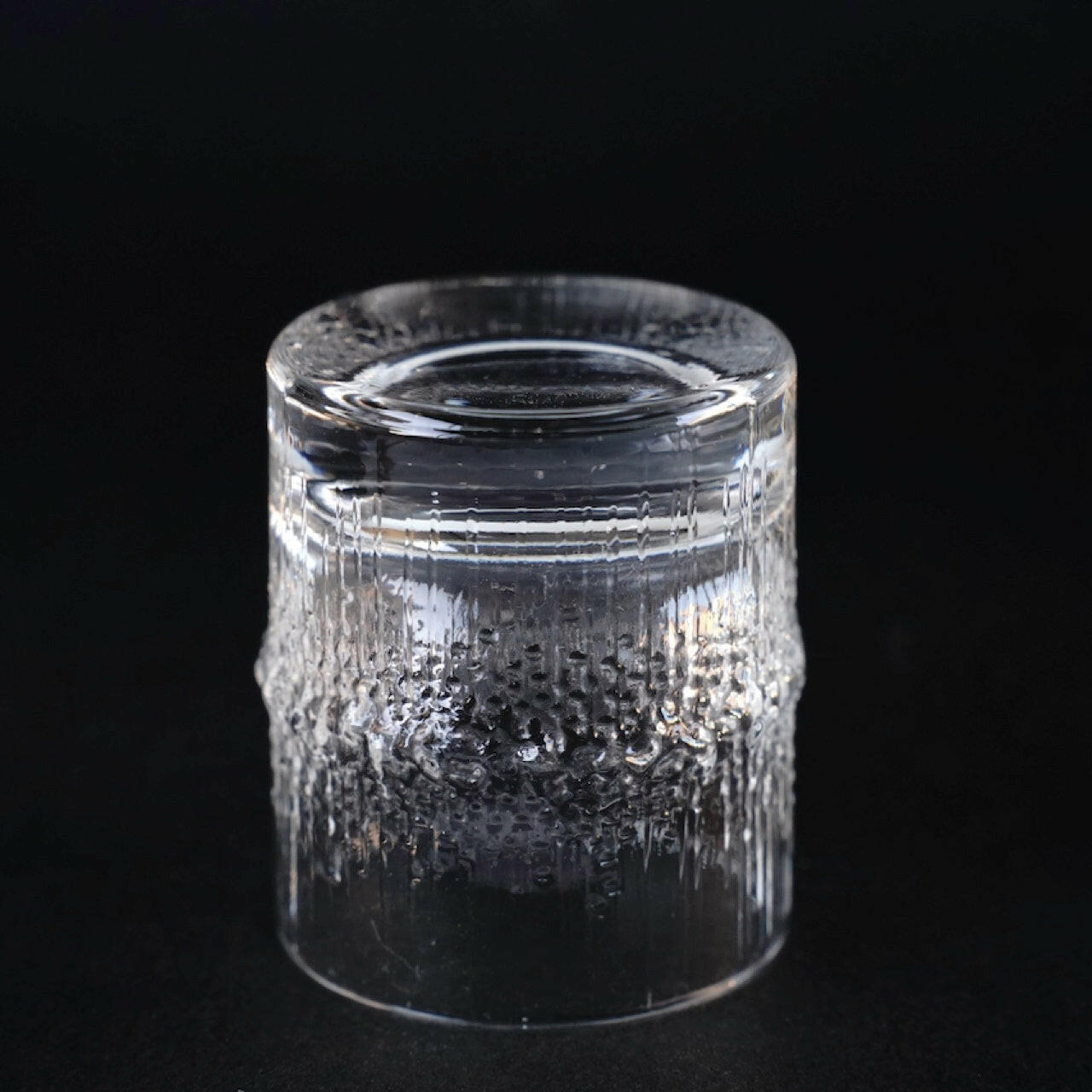 イッタラ（iittala）タピオ・ヴィルカラ ニヴァ（Niva）ヴィンテージ ショットグラス - ディテール 1