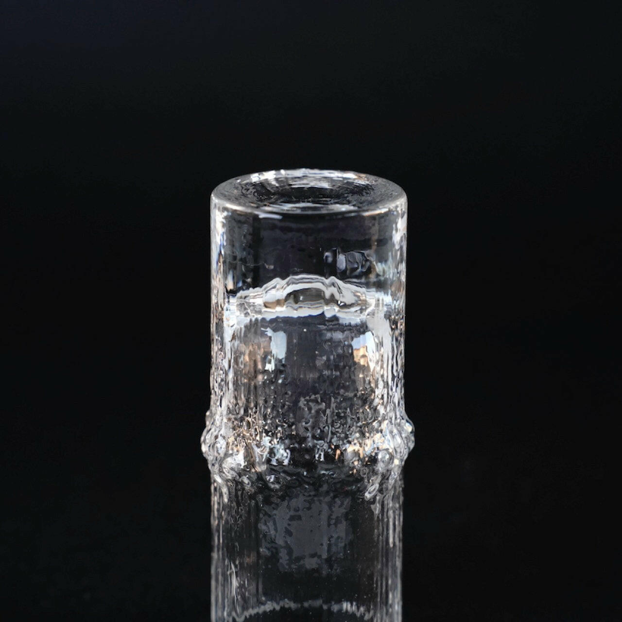 イッタラ（iittala）タピオ・ヴィルカラ ニヴァ（Niva）ヴィンテージ 細長ショットグラス - ディテール 1