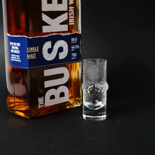 イッタラ（iittala）タピオ・ヴィルカラ ニヴァ（Niva）ヴィンテージ 細長ショットグラス - iittala - 北欧食器タックショミュッケ