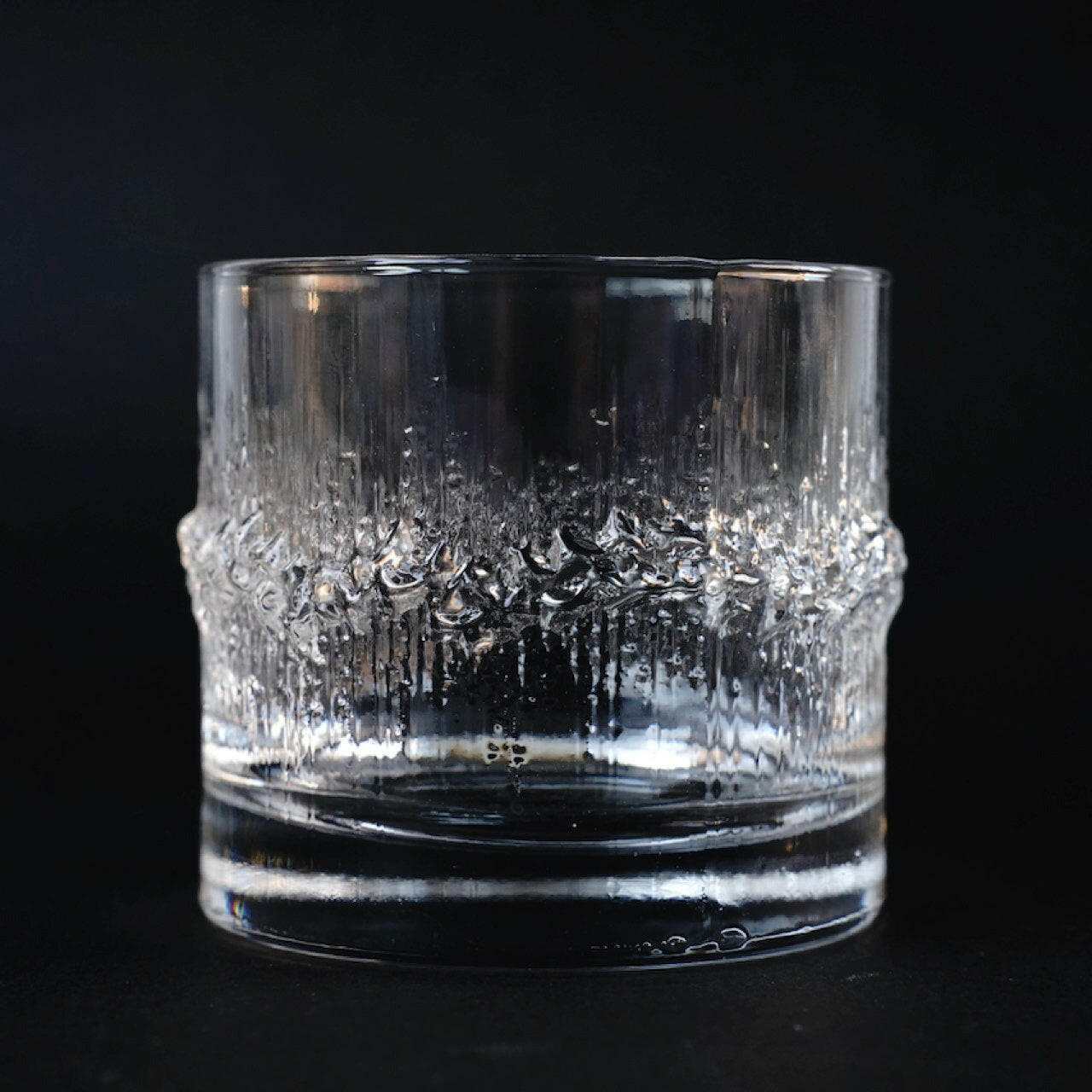 イッタラ（iittala）タピオ・ヴィルカラ ニヴァ（Niva）ヴィンテージ ウイスキーグラス - 側面