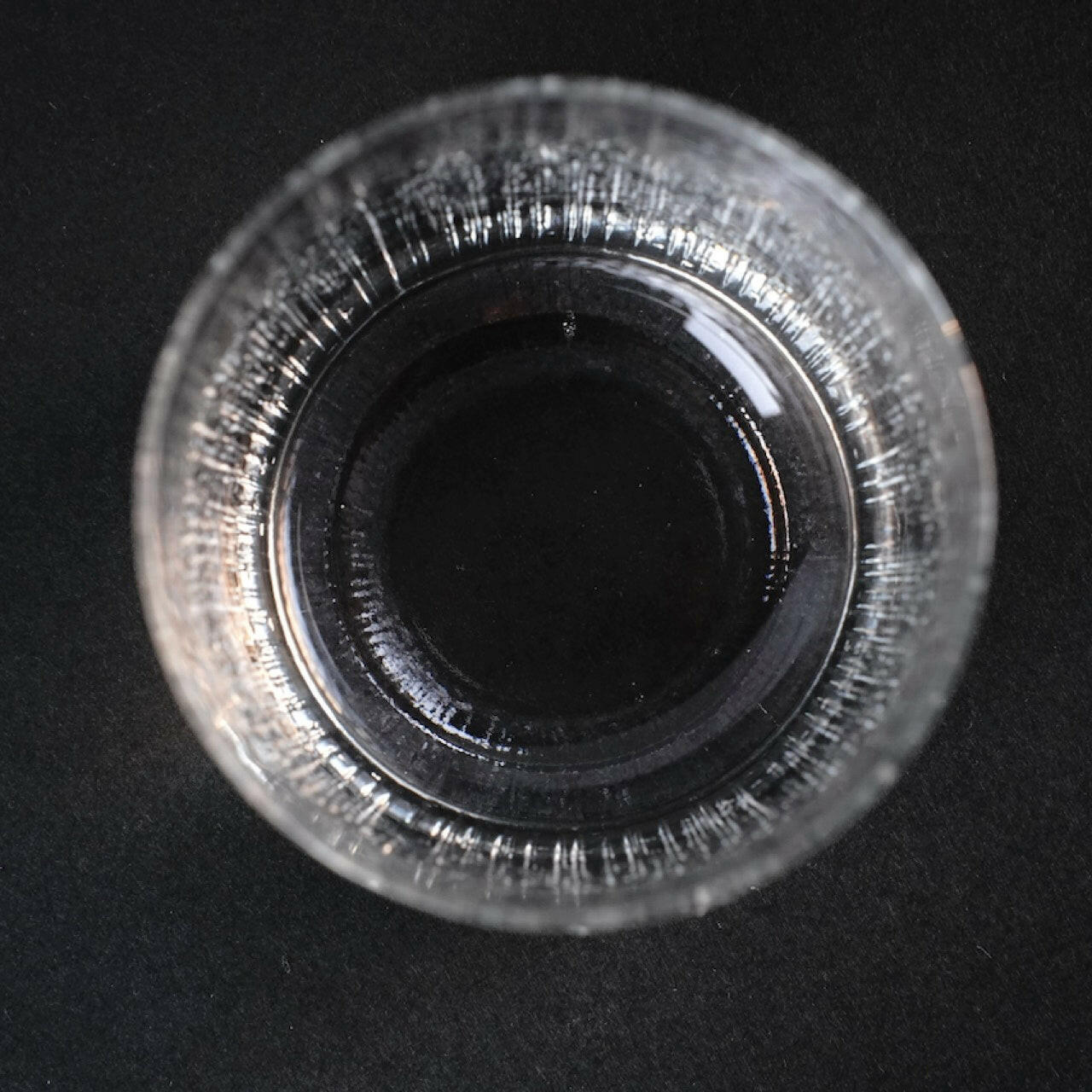 イッタラ（iittala）タピオ・ヴィルカラ ニヴァ（Niva）ヴィンテージ 大サイズ ウイスキーグラス - ディテール 4