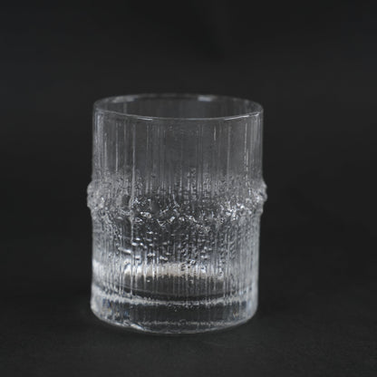 イッタラ（iittala）タピオ・ヴィルカラ ニヴァ（Niva）ヴィンテージ ウイスキーグラス 別角度
