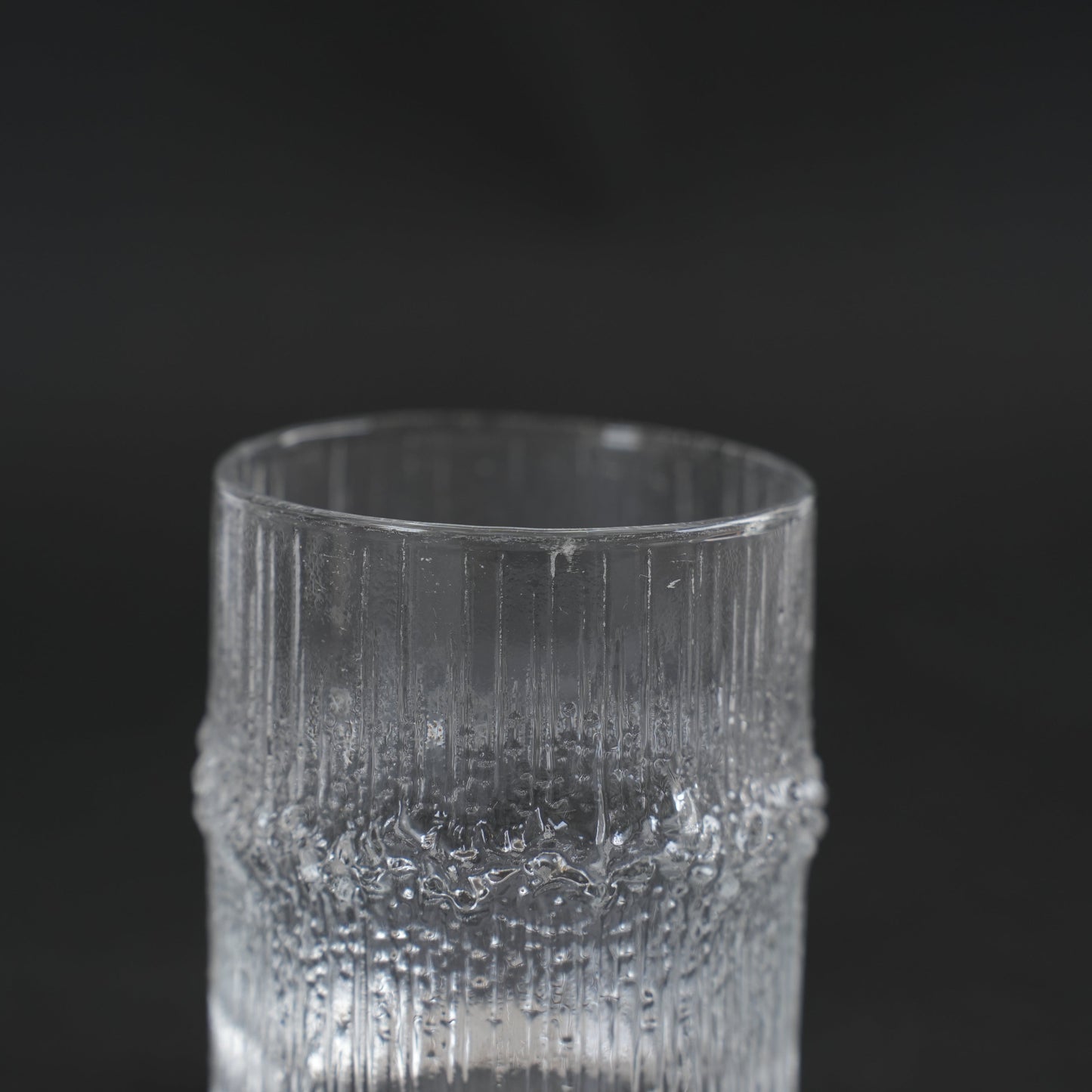 イッタラ（iittala）タピオ・ヴィルカラ ニヴァ（Niva）ヴィンテージ ウイスキーグラス サイズ感