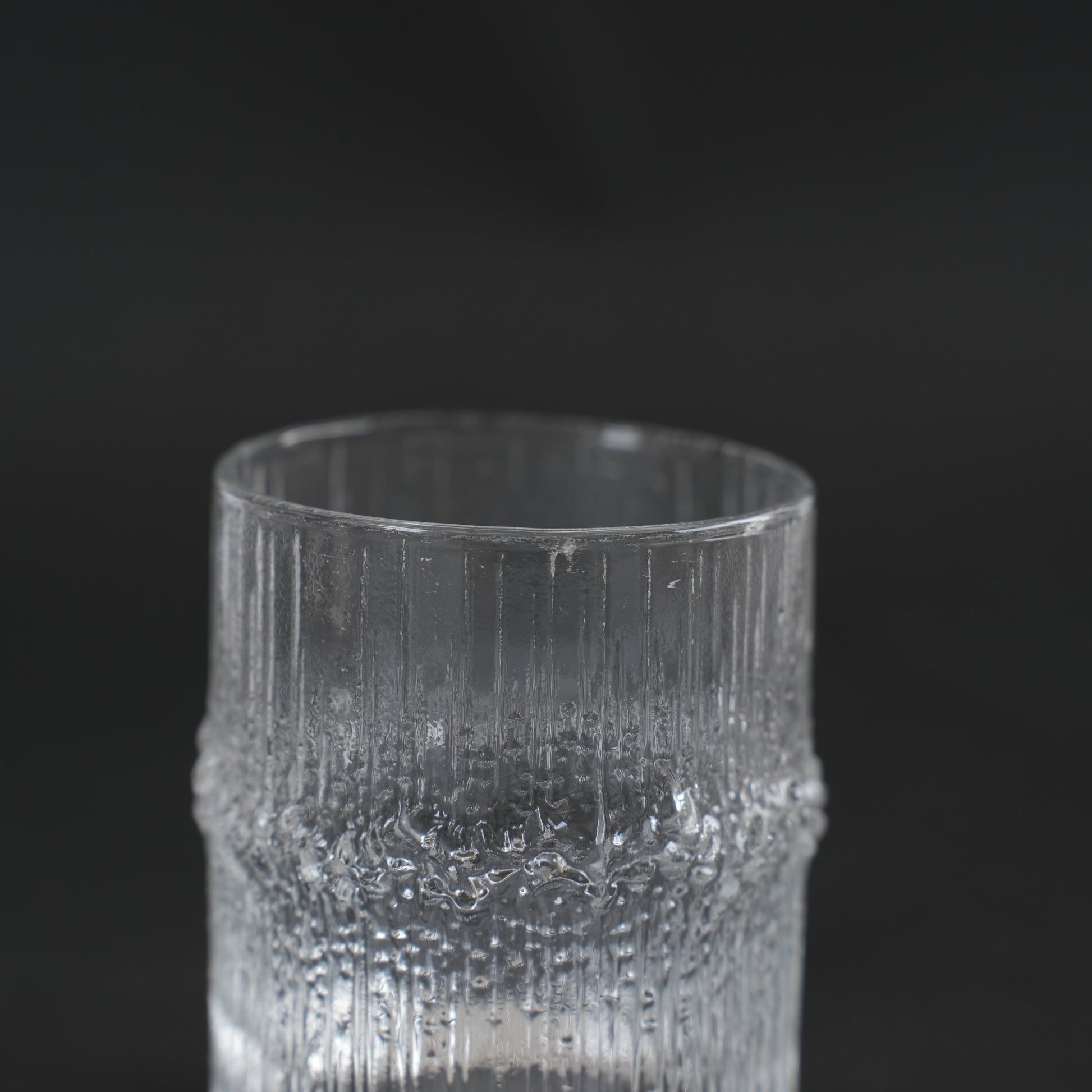 イッタラ（iittala）タピオ・ヴィルカラ ニヴァ（Niva）ヴィンテージ ウイスキーグラス サイズ感
