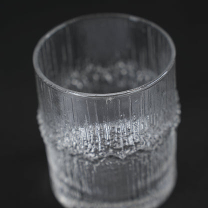イッタラ（iittala）タピオ・ヴィルカラ ニヴァ（Niva）ヴィンテージ ウイスキーグラス 細部の文様