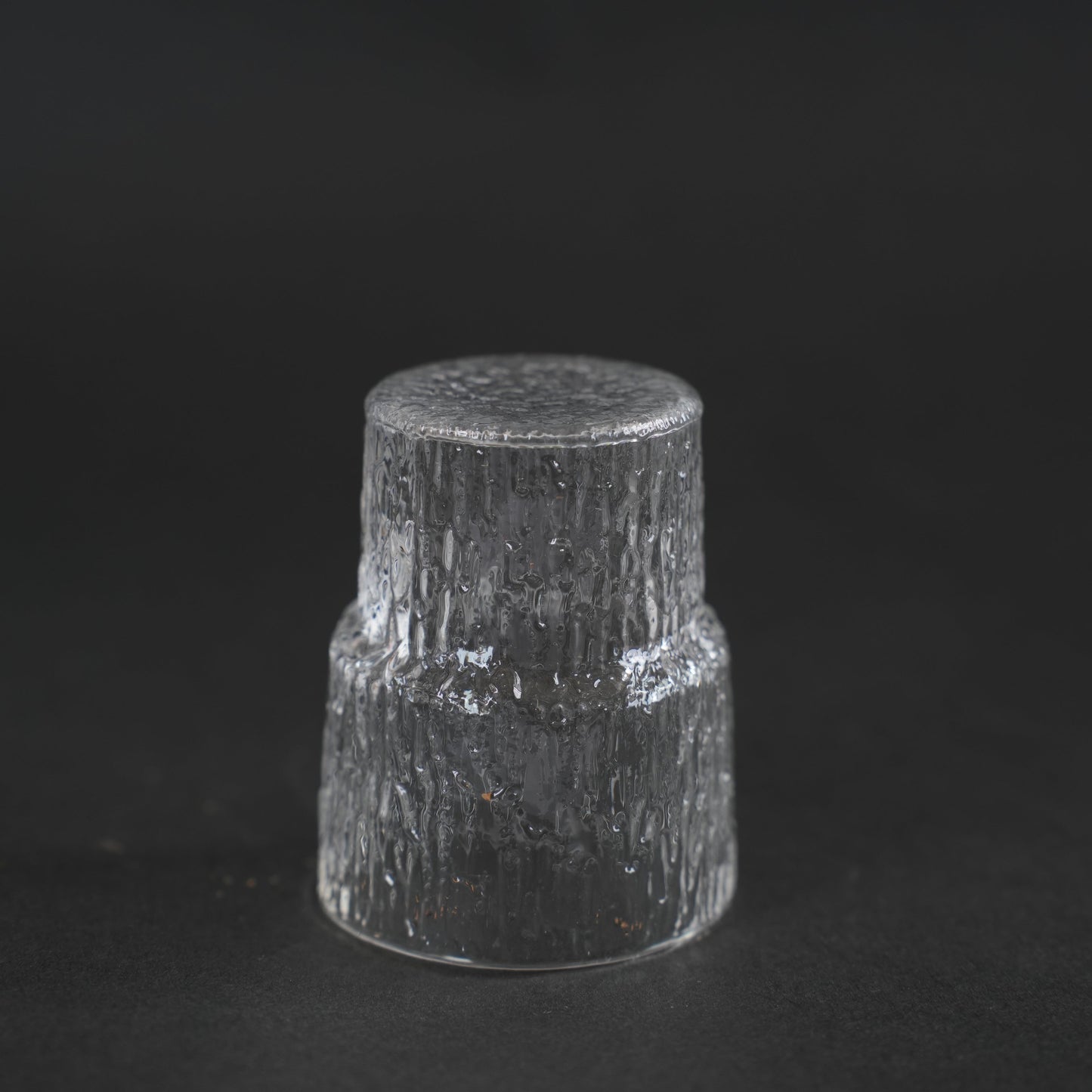 イッタラ（iittala）パーダー（Paadar）ショットグラス タピオ・ヴィルカラ ヴィンテージ フィンランド 別角度