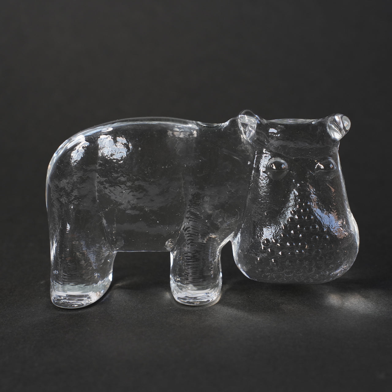 ベッテル・ヴァリーン コスタボダ ガラスのカバ「フロドハスト」 - Kosta Boda - 北欧食器タックショミュッケ