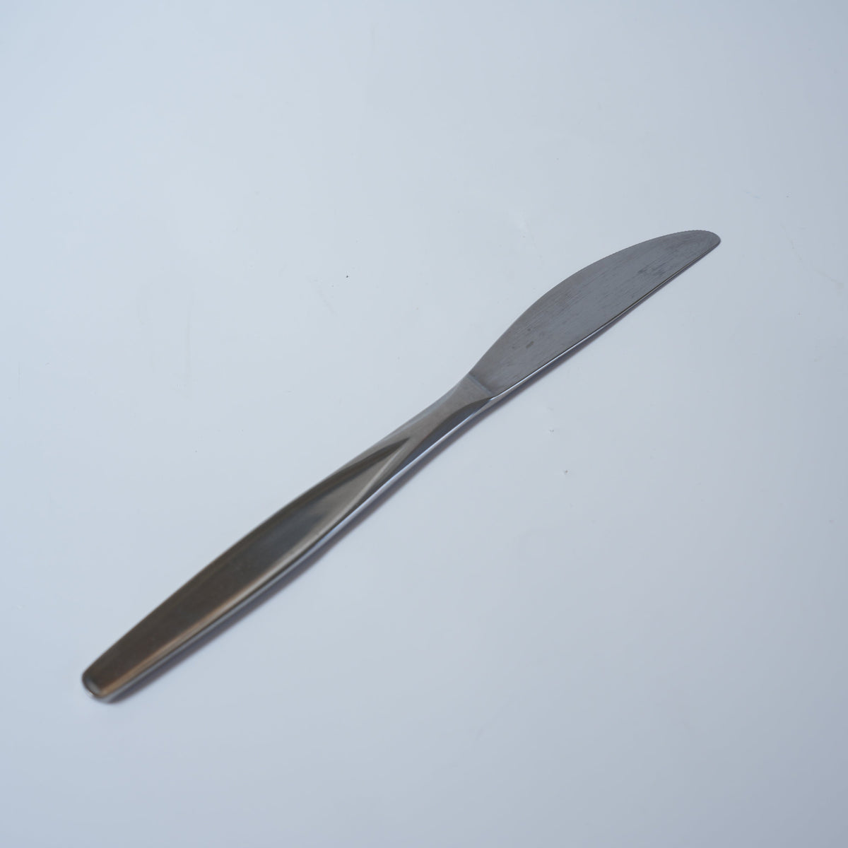 ニルスヨハン（NilsJohan）カプリ（Capri）テーブルナイフ 波刃 19.5cm アダム・ティルストルップ 北欧ヴィンテージカトラリー 別角度