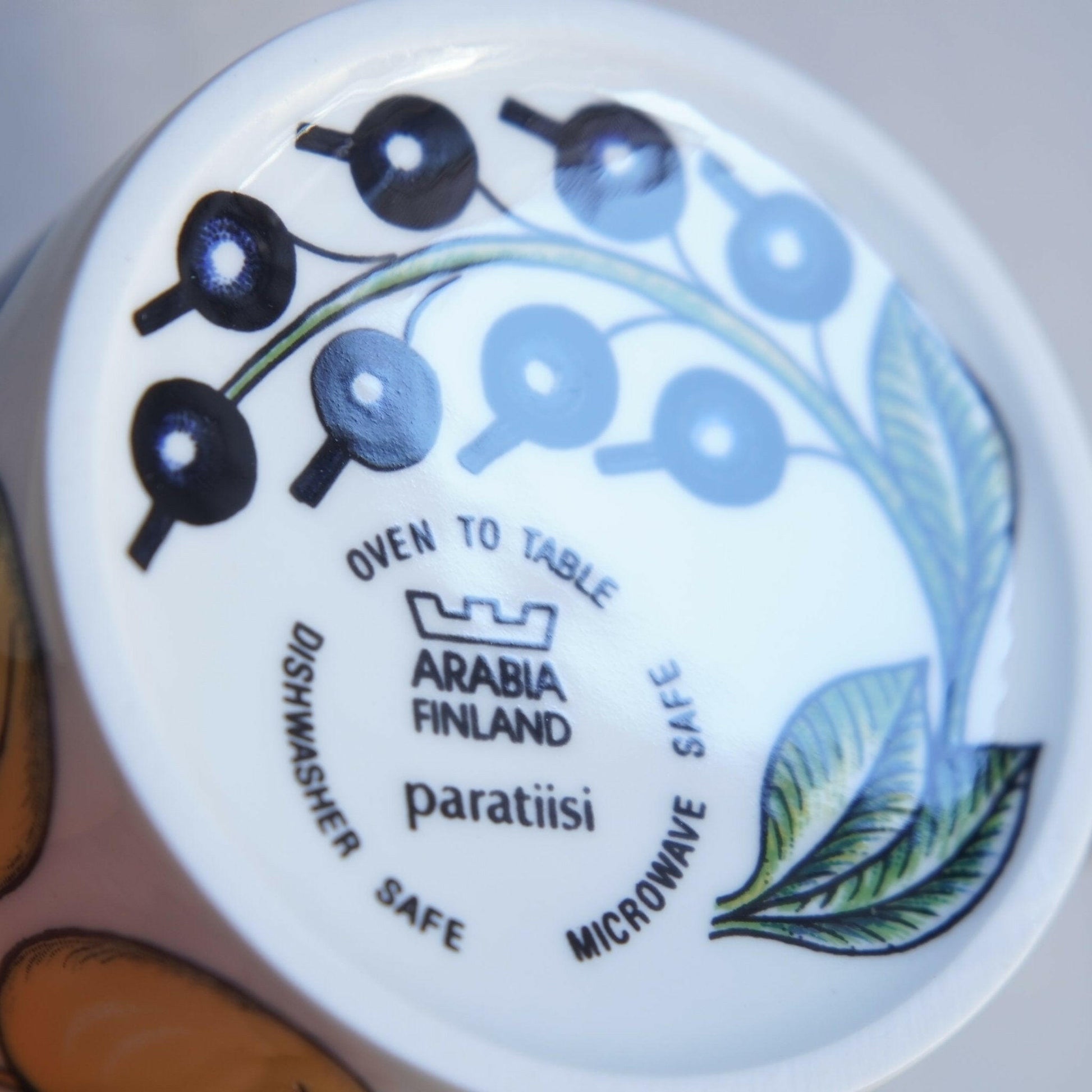 旧ロゴカラー ARABIA（アラビア）Paratiisi（パラティッシ）コーヒーカップ＆ソーサー - 北欧食器Tacksamycket