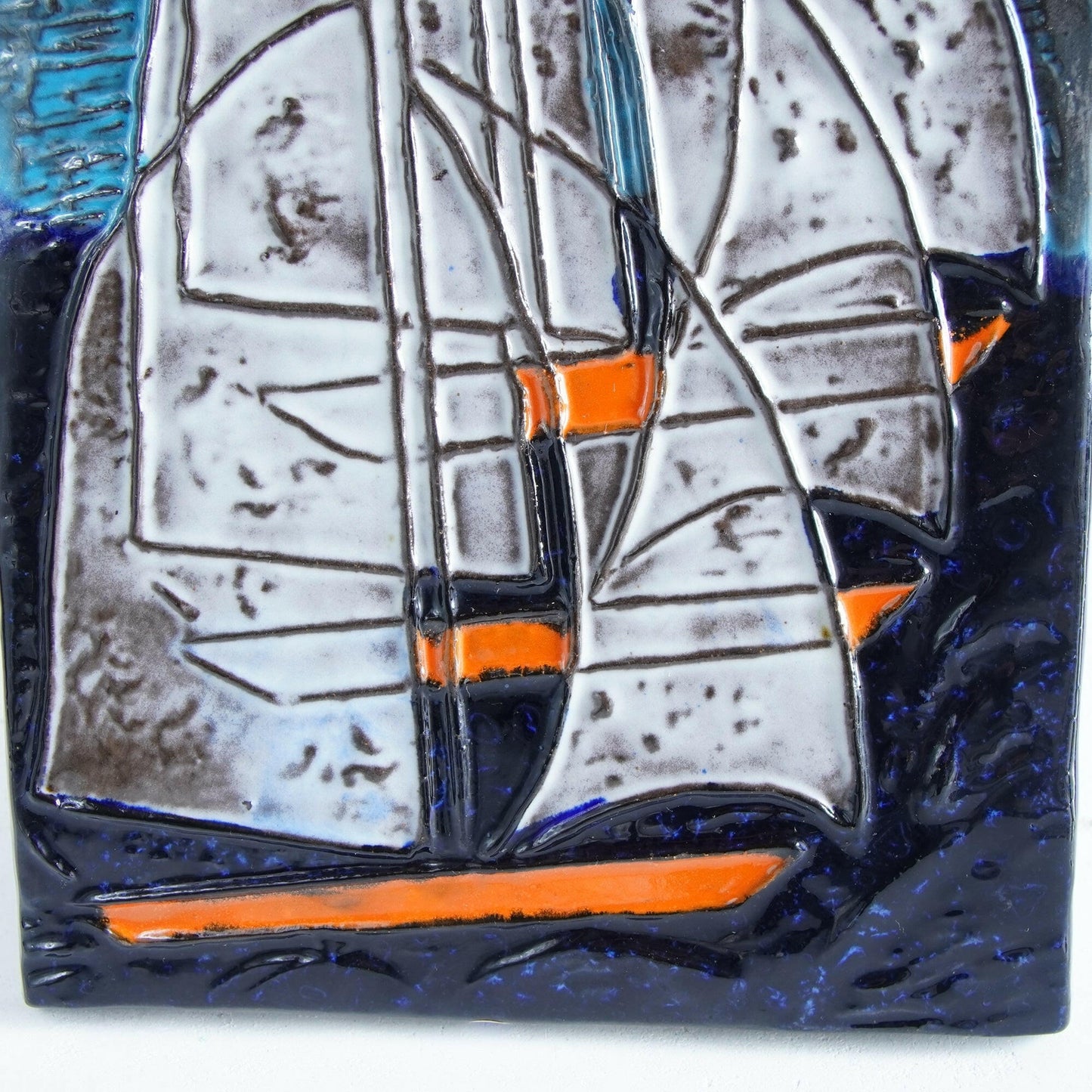 ウプサラ・エクビー エステル・ヴァーリン（Ester Wallin）ヨットの陶板 - 北欧食器Tacksamycket