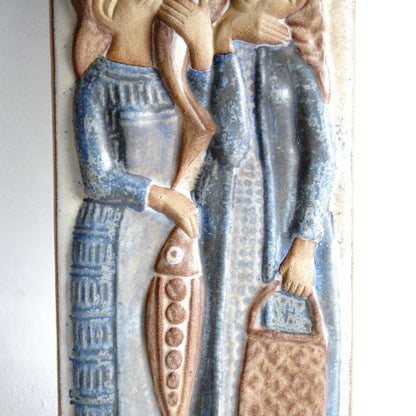 ミケル・アナセン＆サン（Michael Andersen & Son）ニシンを持つ少女の陶板 - 北欧食器Tacksamycket