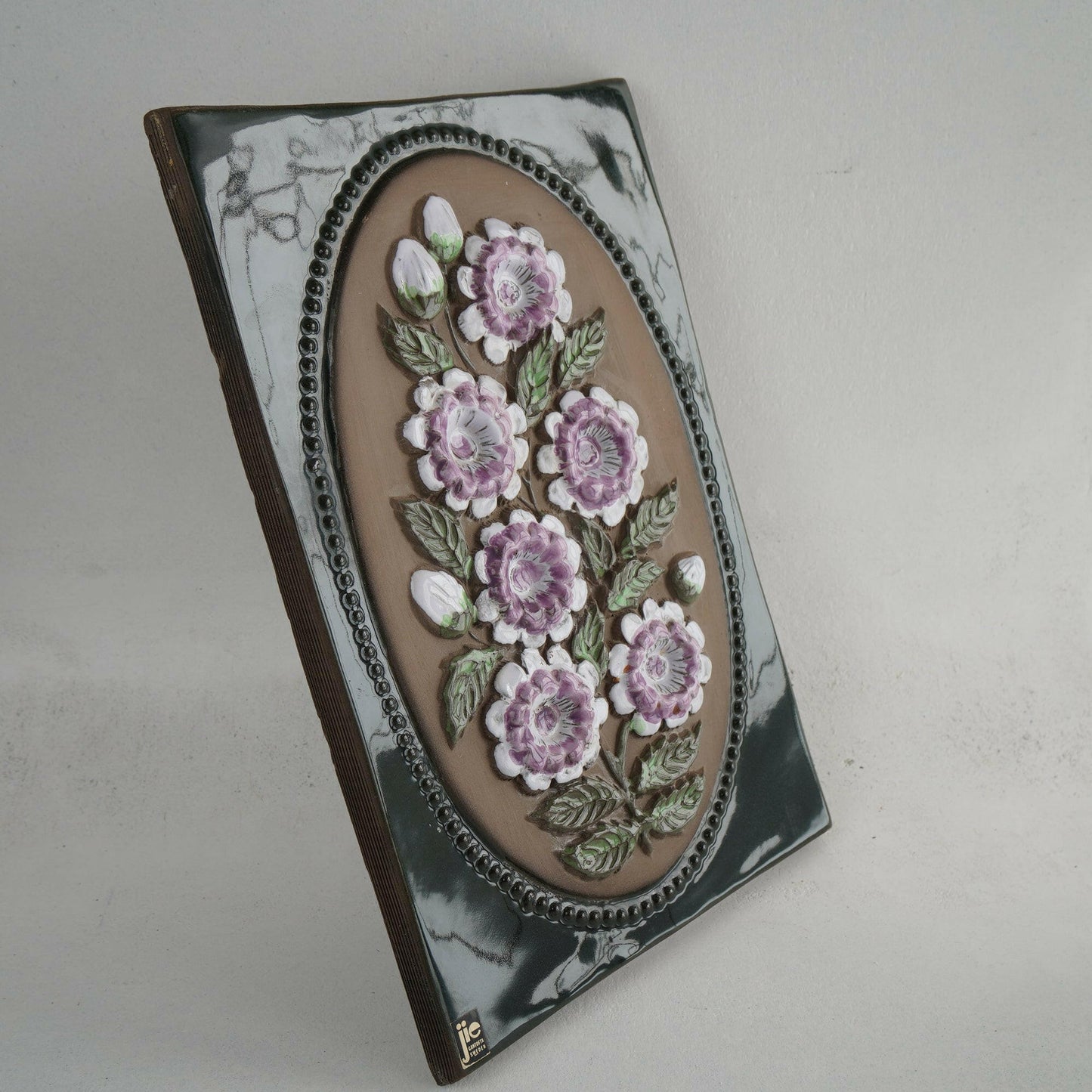 ジイ・ガントフタ 大サイズ陶板 No. 864「紫色の花」 - 北欧食器Tacksamycket